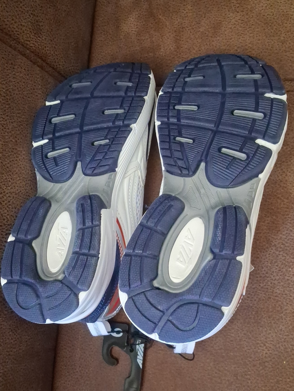 Avia 5000 Sneaker Women's White, Silver & Red Athletic Shoes Size 6 - Picture 4 of 6